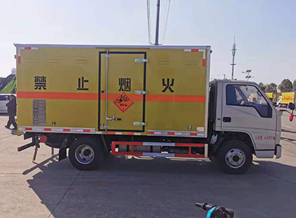 丰泽爆破器材运输车工人安全操作规范与智能技术保障